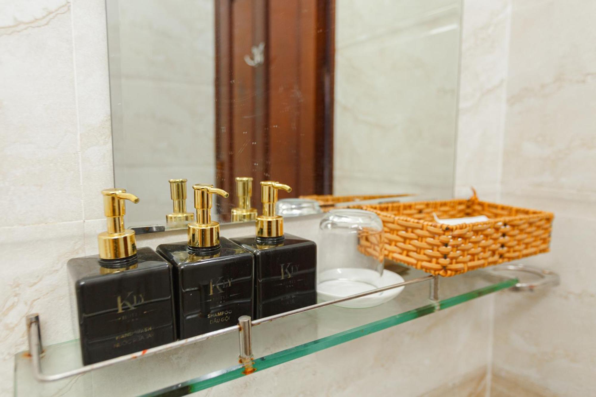 Kly Hotel Хюе Екстер'єр фото