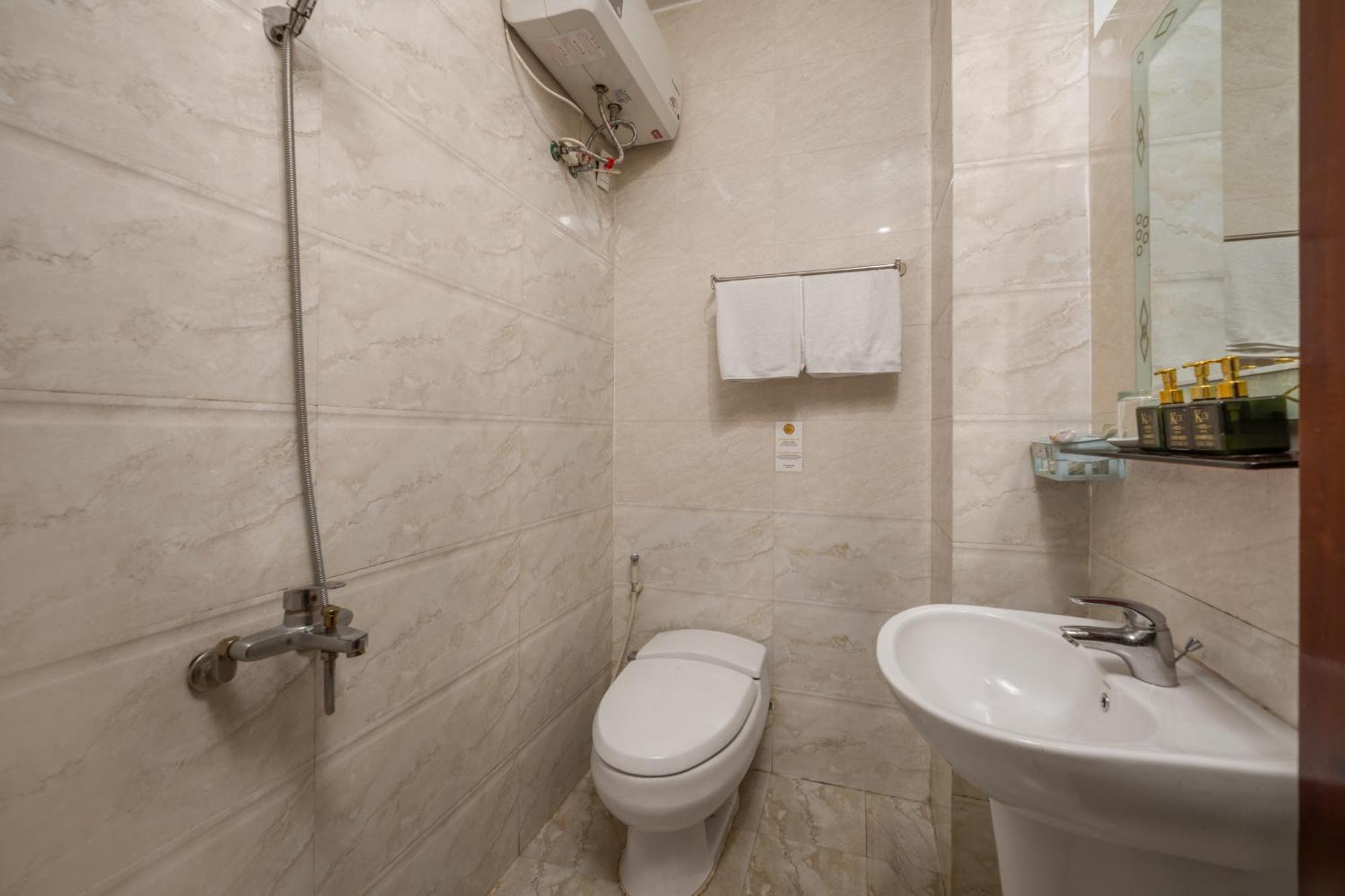 Kly Hotel Хюе Екстер'єр фото